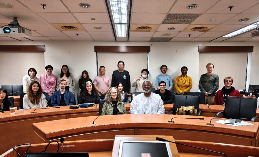 Group photo of the lecture